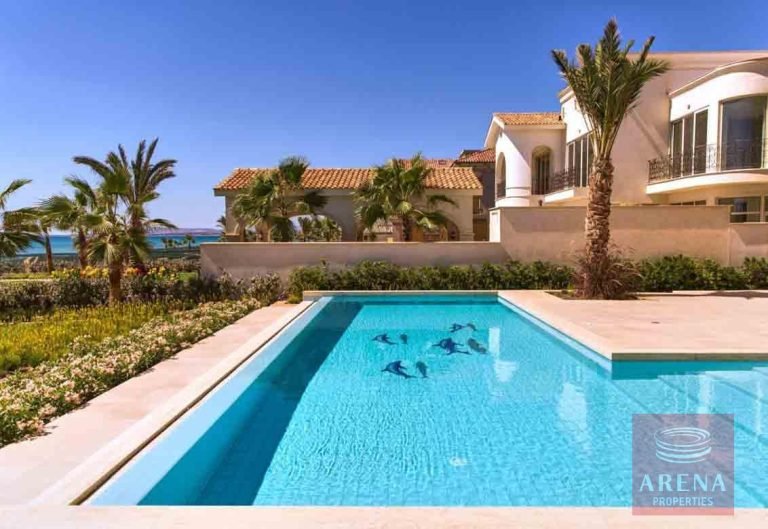 6+ Bedroom House for Sale in Pervolia Larnacas