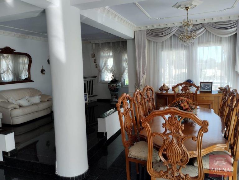 6+ Bedroom Villa for Sale