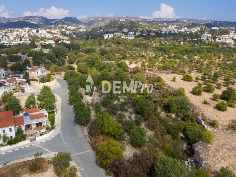 5,686m² Plot for Sale in Mesa Chorio, Paphos District