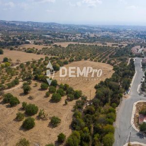 5,686m² Plot for Sale in Mesa Chorio, Paphos District