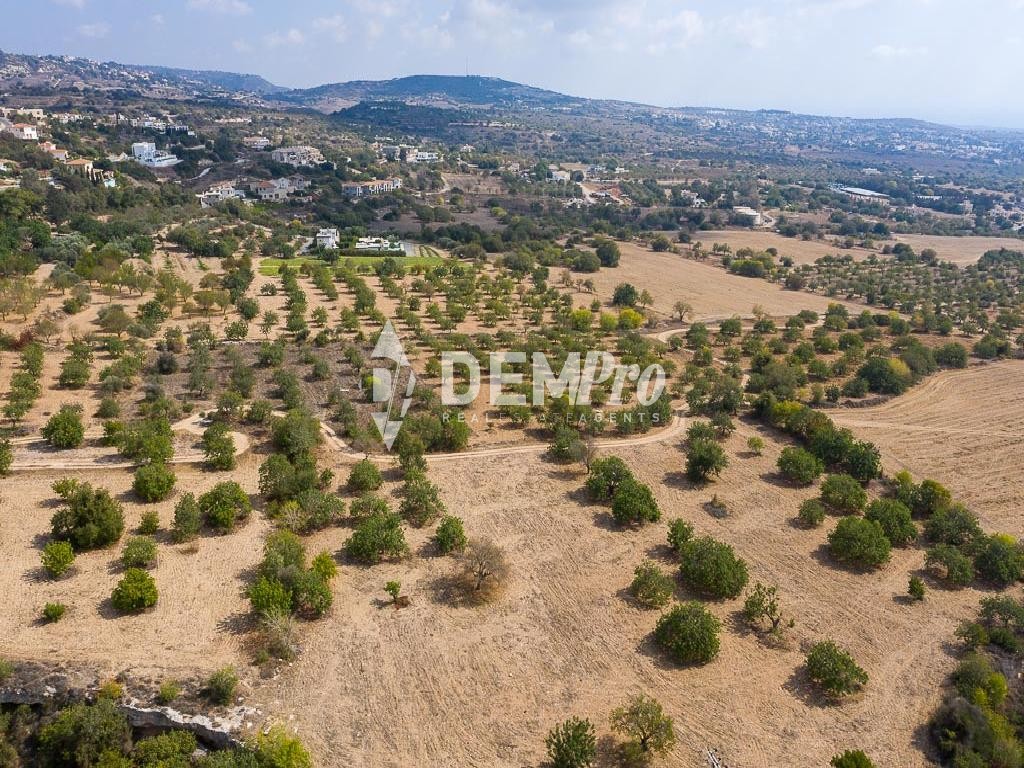 5,686m² Plot for Sale in Mesa Chorio, Paphos District