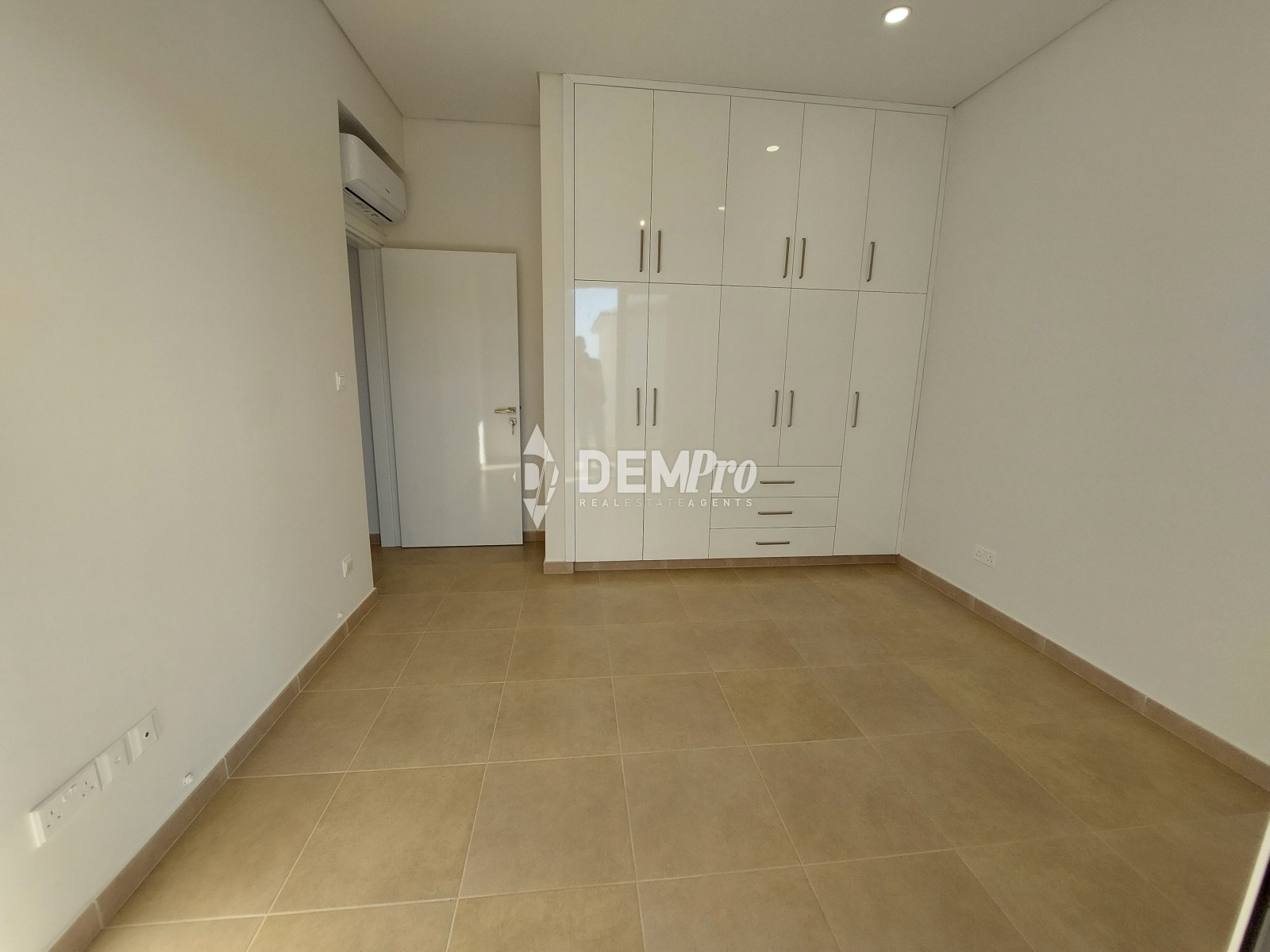 3 Bedroom House for Sale in Kissonerga, Paphos District