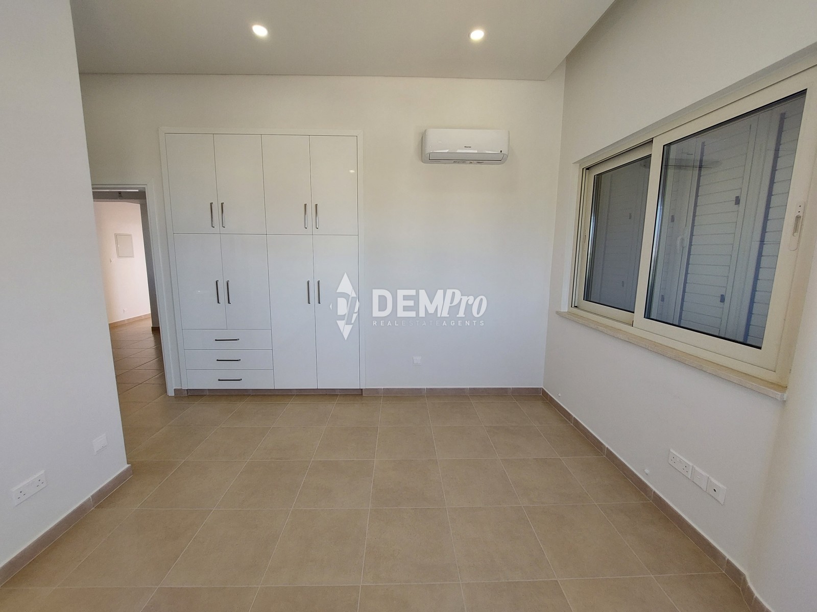 3 Bedroom House for Sale in Kissonerga, Paphos District