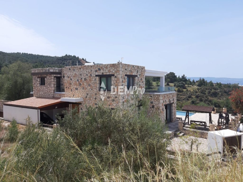 5 Bedroom House for Sale in Pomos, Paphos District
