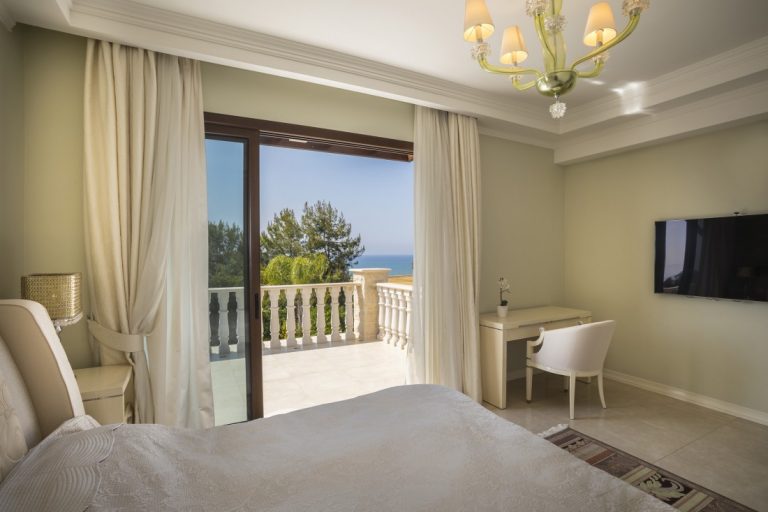 5 Bedroom House for Sale in Argaka, Paphos District
