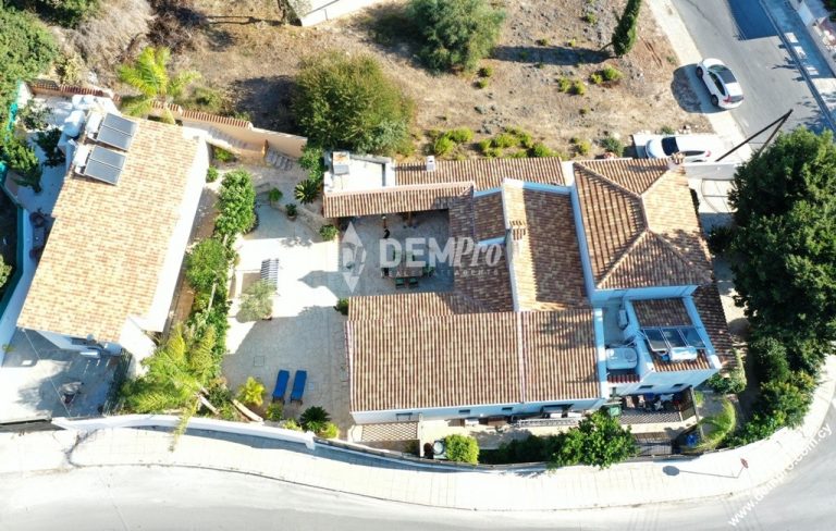 5 Bedroom Villa for Sale in Mesa Chorio, Paphos District