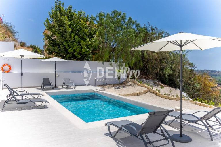 3 Bedroom House for Sale in Kissonerga, Paphos District