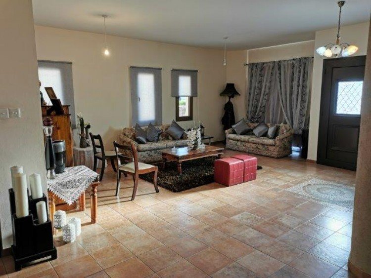 3 Bedroom House for Rent in Kato Polemidia, Limassol District