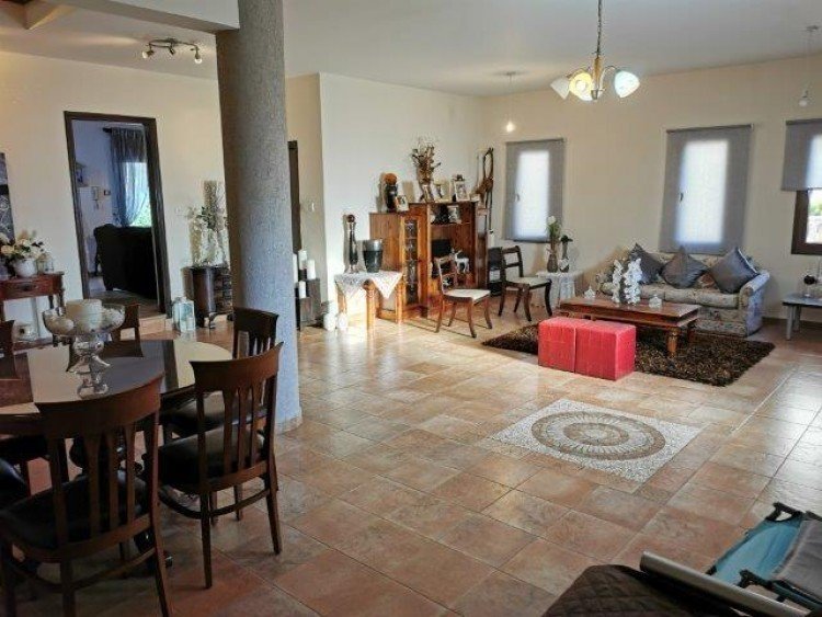 3 Bedroom House for Rent in Kato Polemidia, Limassol District