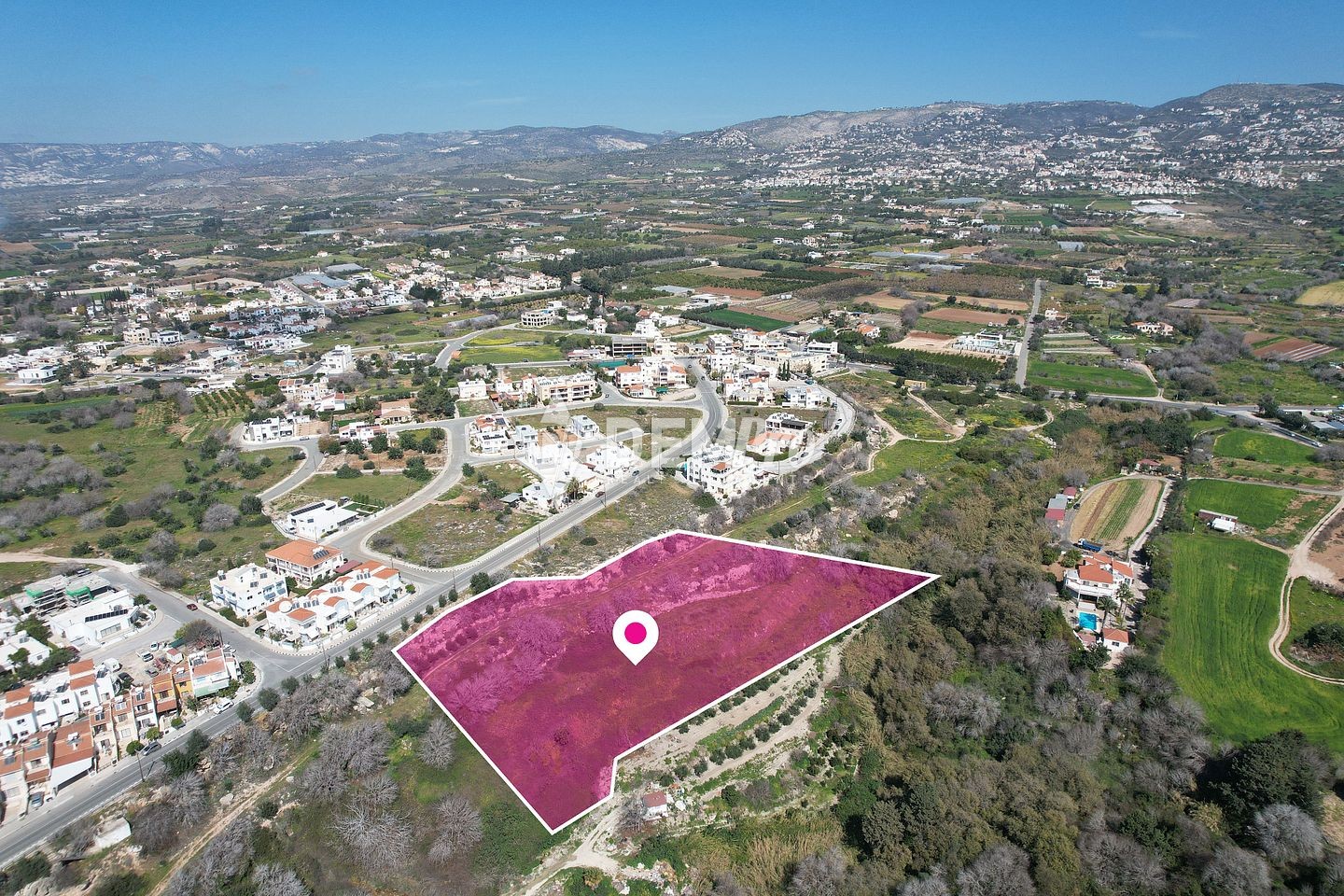 8,473m² Plot for Sale in Kissonerga, Paphos District