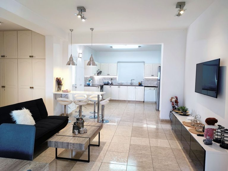 5 Bedroom House for Sale in Chlorakas, Paphos District