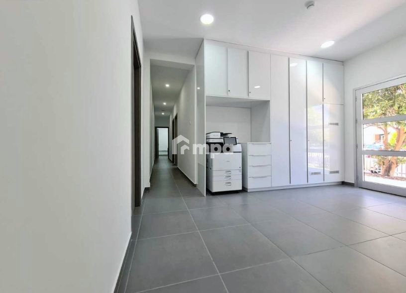 200m² Office for Rent in Agios Dometios, Nicosia District