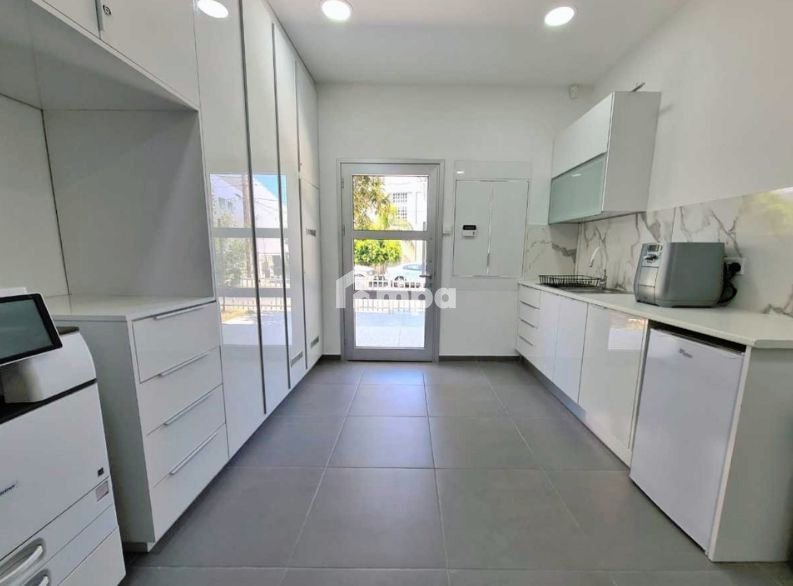 13m² Office for Rent in Agios Dometios, Nicosia District