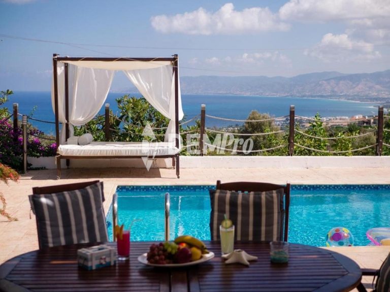 4 Bedroom House for Rent in Neo Chorio Pafou, Paphos District