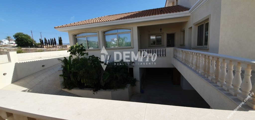 5 Bedroom House for Rent in Peyia, Paphos District