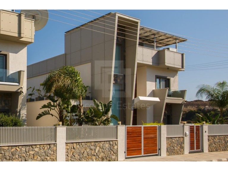 4 Bedroom House for Sale in Agios Tychonas, Limassol District