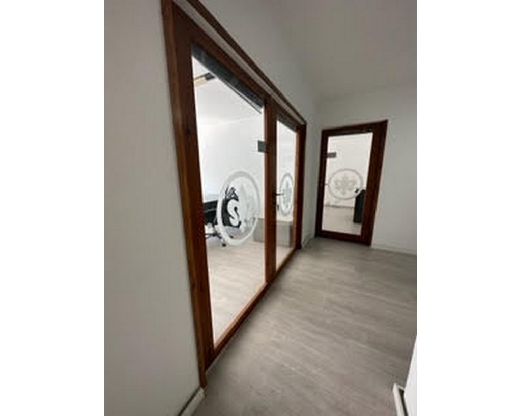 250m² Office for Rent in Agios Tychonas, Limassol District