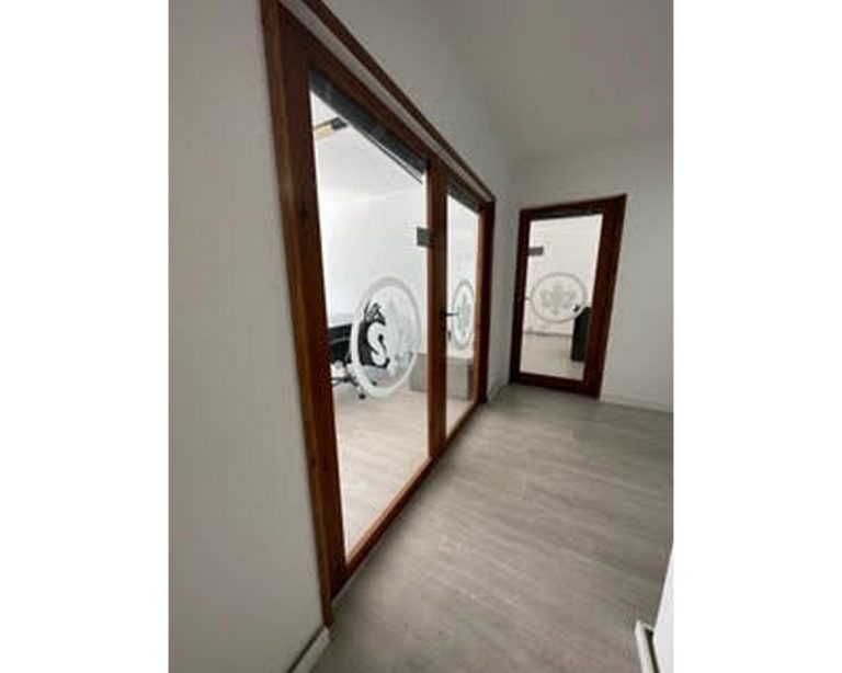 250m² Office for Rent in Agios Tychonas, Limassol District