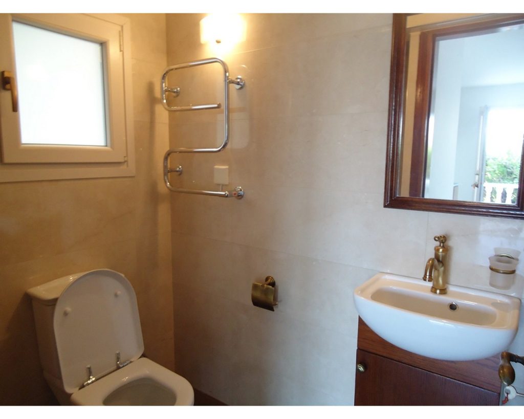 5 Bedroom House for Sale in Agios Tychonas, Limassol District