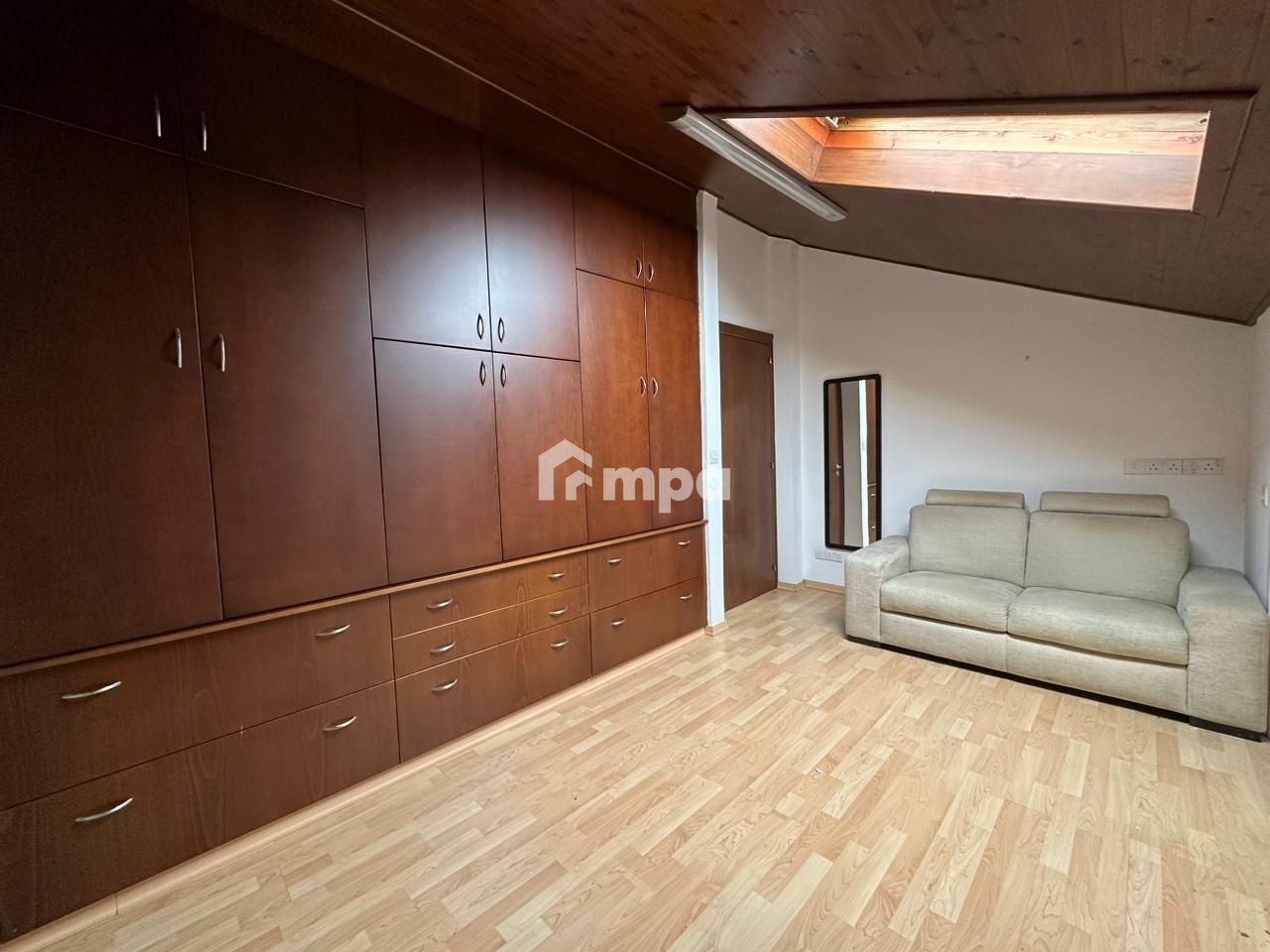 250m² Office for Rent in Agios Dometios, Nicosia District