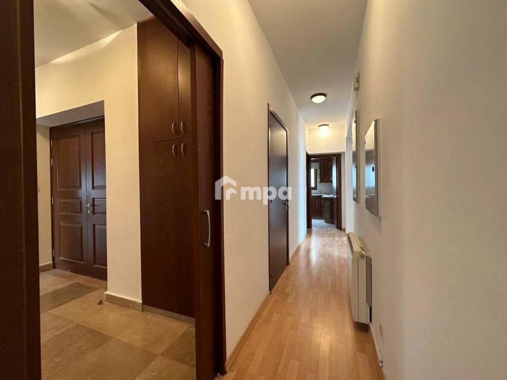 250m² Office for Rent in Agios Dometios, Nicosia District