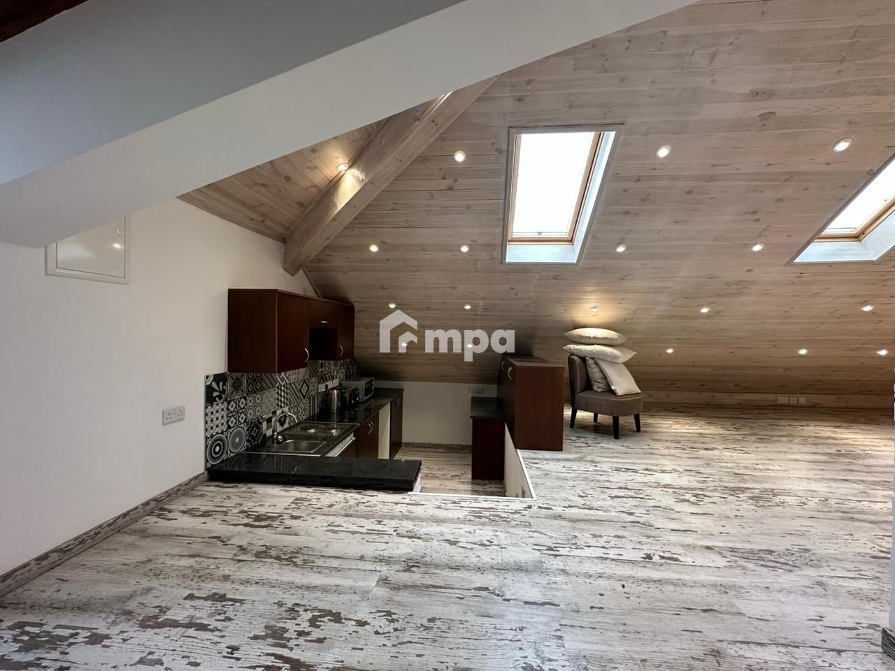 250m² Office for Rent in Agios Dometios, Nicosia District