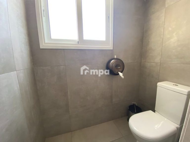 400m² Building for Rent in Agioi Omologites, Nicosia District