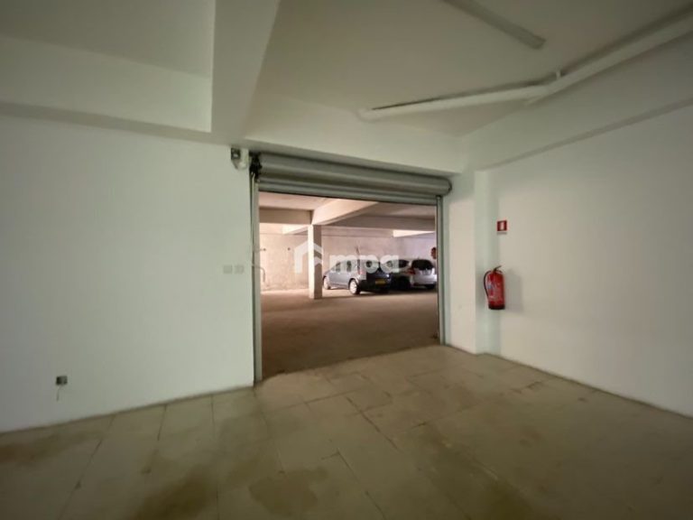400m² Building for Rent in Agioi Omologites, Nicosia District