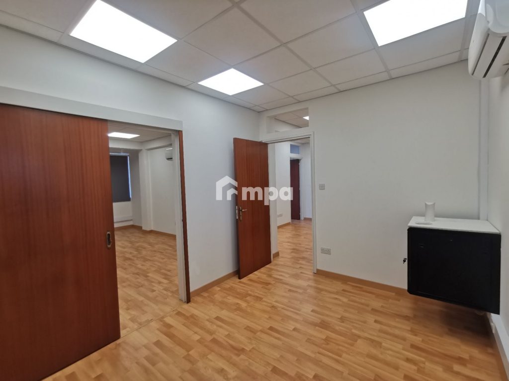 70m² Office for Rent in Agioi Omologites, Nicosia District