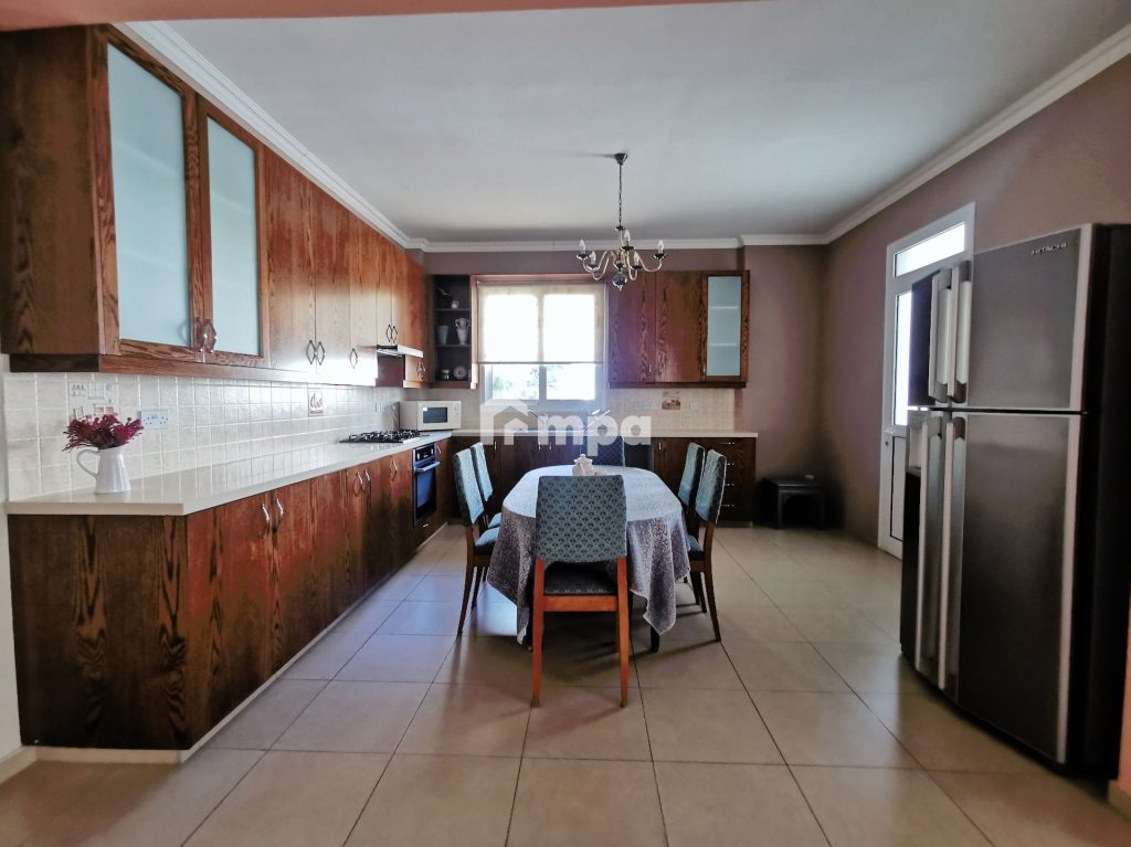 600m² Building for Sale in Strovolos, Nicosia District