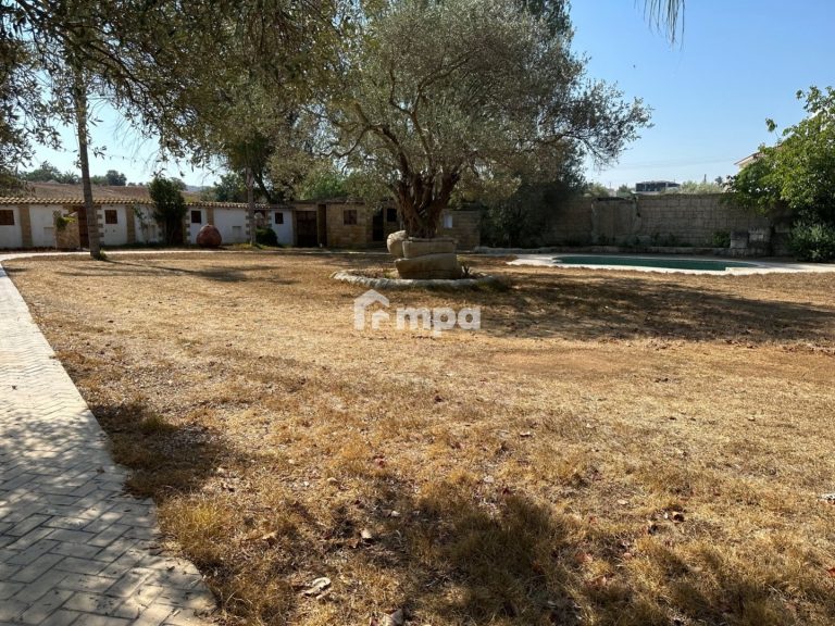 1750m² Commercial for Sale in Tseri, Nicosia District