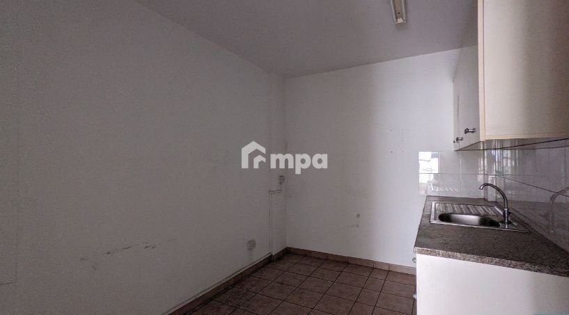 155m² Commercial for Sale in Aglantzia, Nicosia District