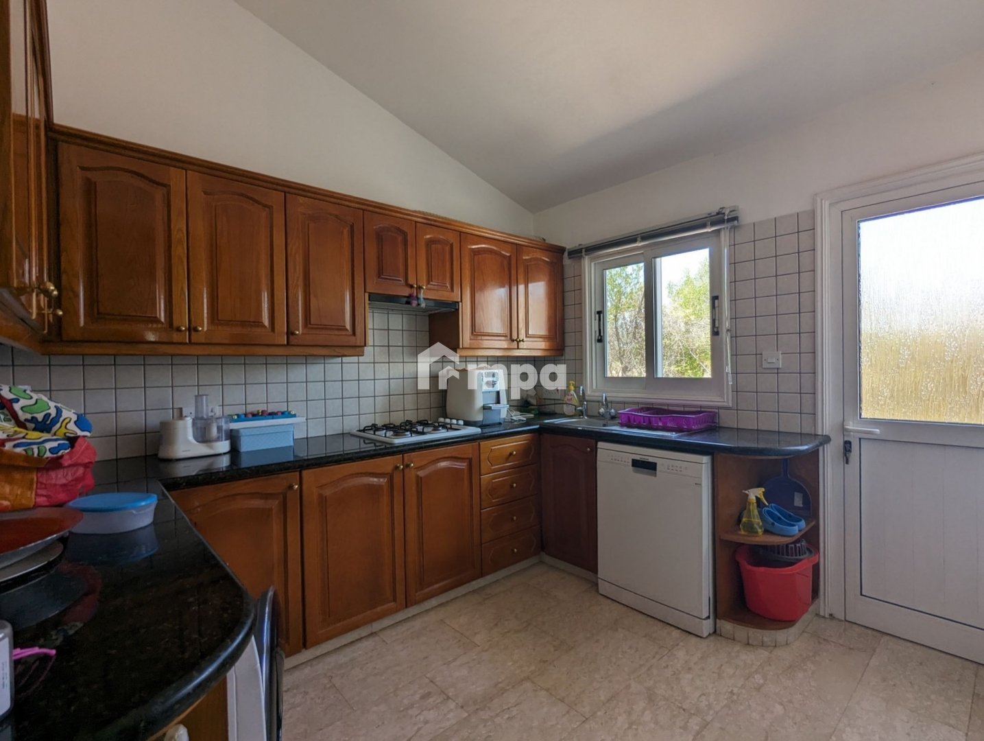 6+ Bedroom House for Sale in Ergates, Nicosia District
