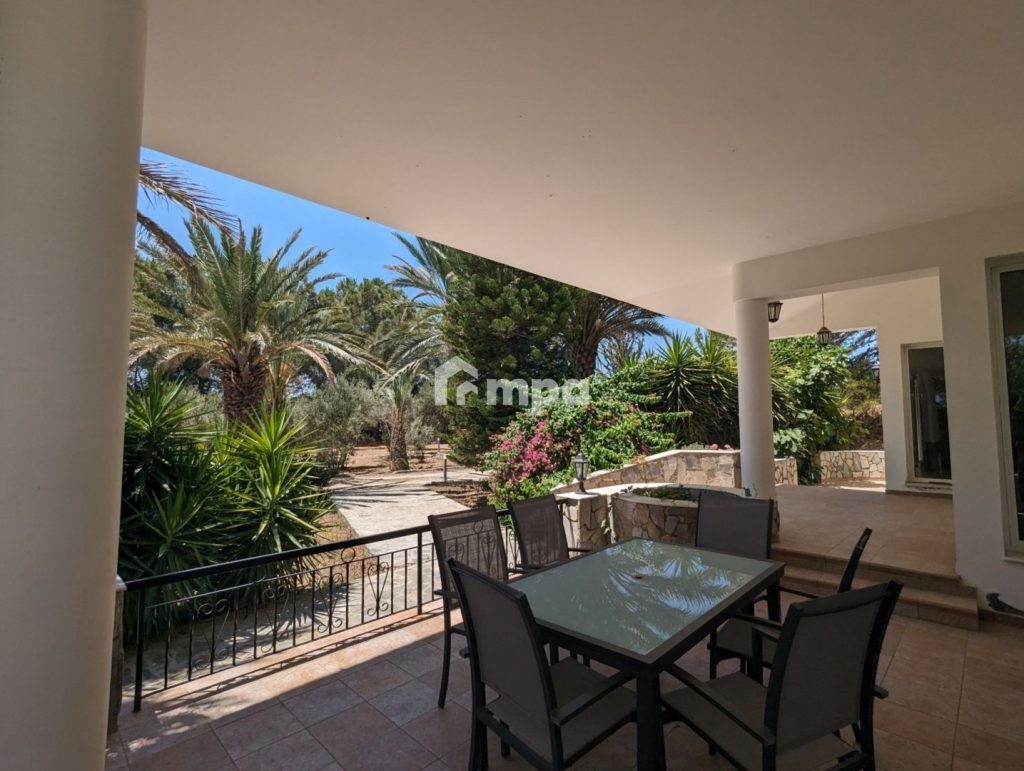 6+ Bedroom House for Sale in Ergates, Nicosia District