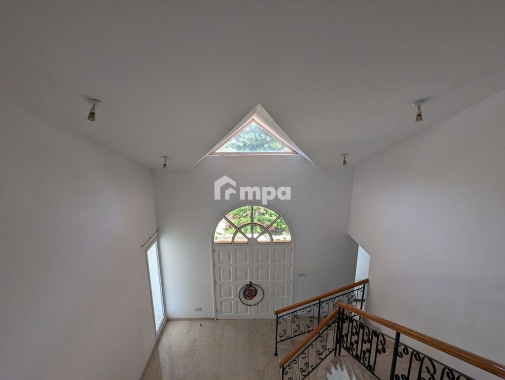 6+ Bedroom House for Sale in Ergates, Nicosia District