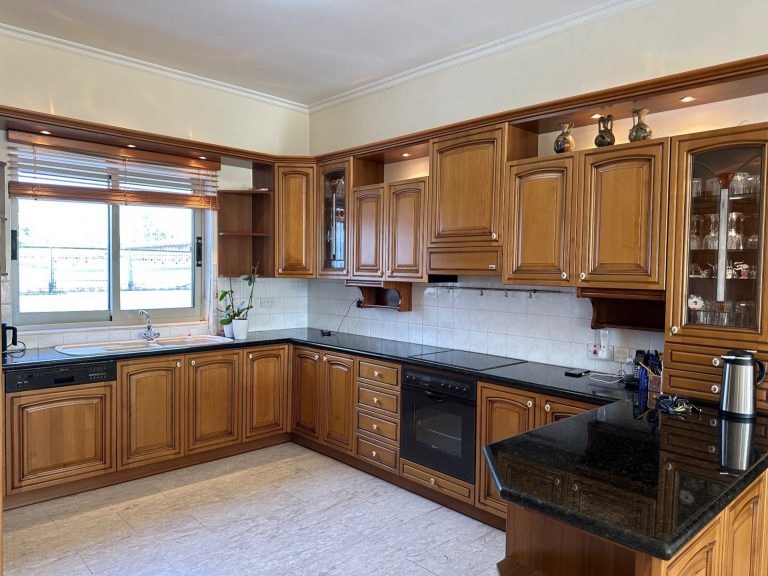 5 Bedroom House for Sale in Ypsonas, Limassol District