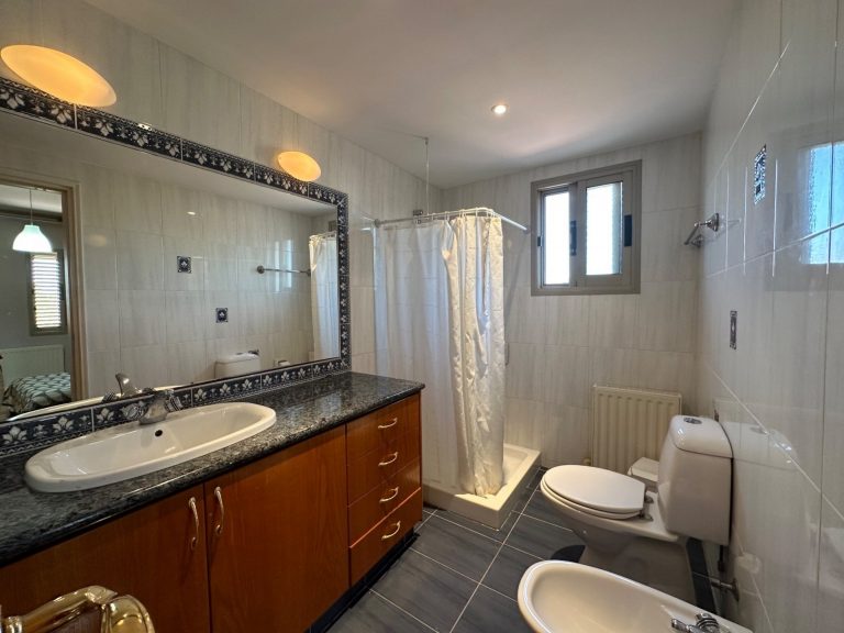 5 Bedroom House for Sale in Ypsonas, Limassol District