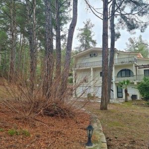 6+ Bedroom House for Sale in Moniatis, Limassol District