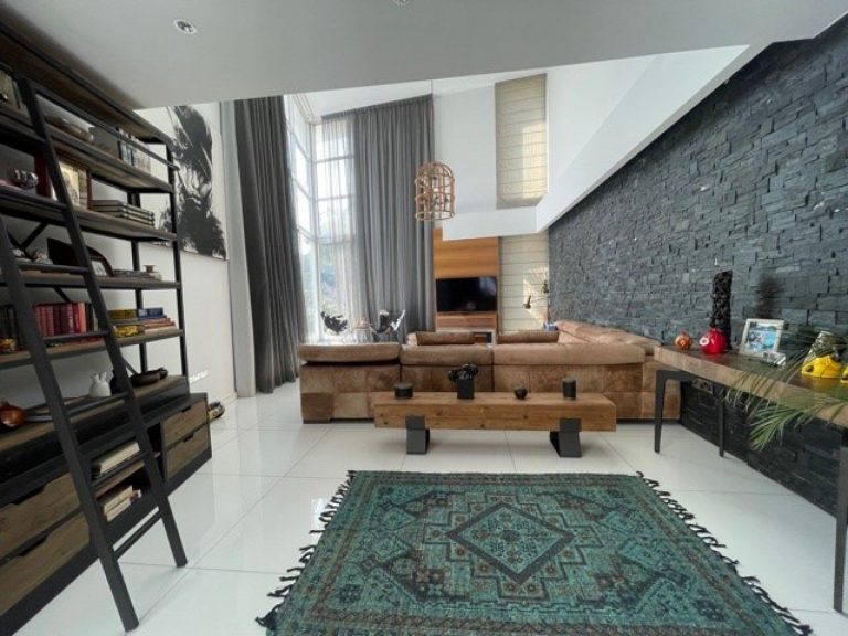 5 Bedroom House for Sale in Parekklisia, Limassol District