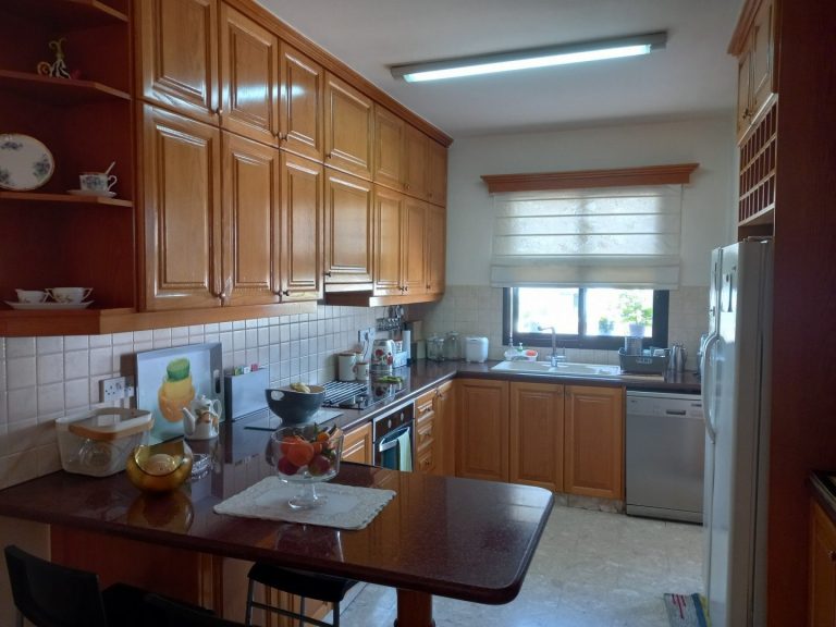 200m² Commercial Property for Sale in Kato Polemidia, Limassol District
