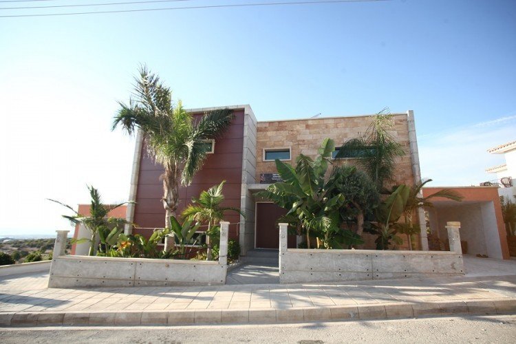 5 Bedroom House for Sale in Kamares, Paphos District
