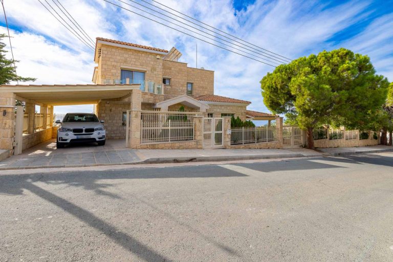 5 Bedroom Villa for Sale in Sea Caves, Paphos District