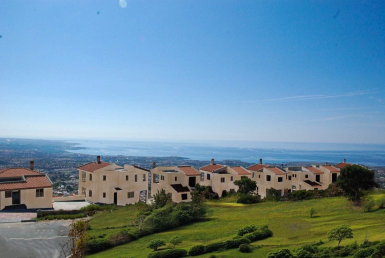 5 Bedroom House for Sale in Peyia, Paphos District