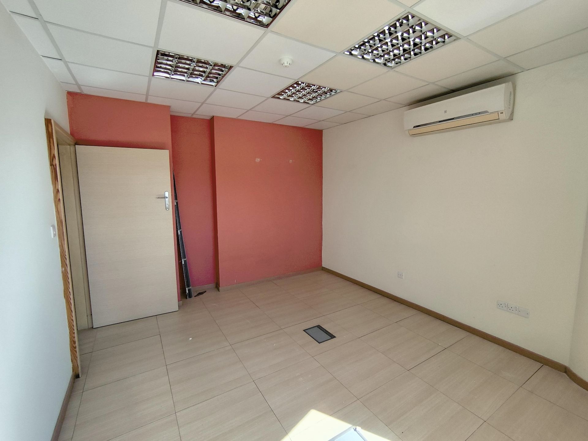 95m² Office for Rent in Limassol – Mesa Geitonia