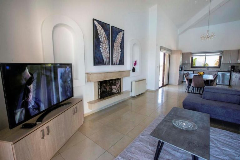 6+ Bedroom House for Sale in Kathikas, Paphos District