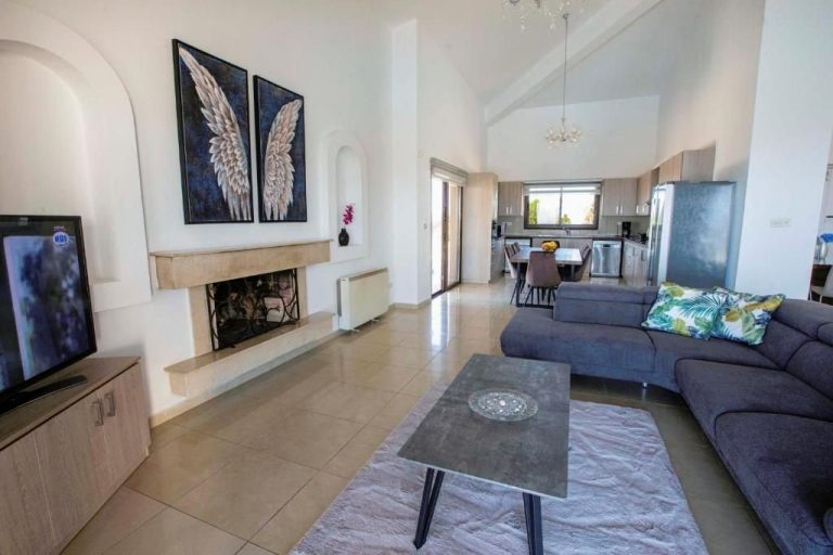 6+ Bedroom House for Sale in Kathikas, Paphos District