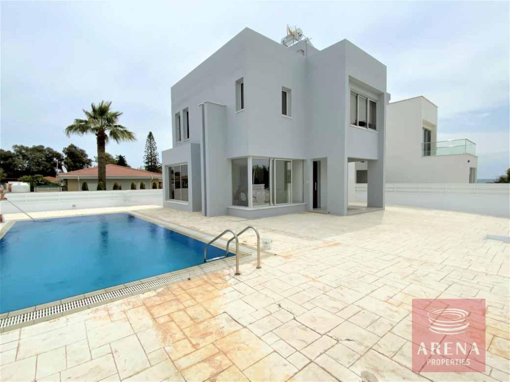 4 Bedroom House for Sale in Pervolia Larnacas