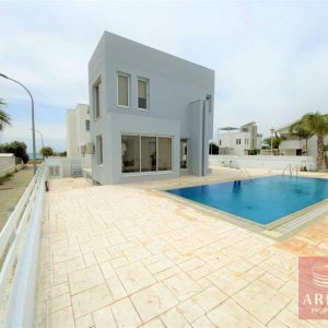 4 Bedroom House for Sale in Pervolia Larnacas