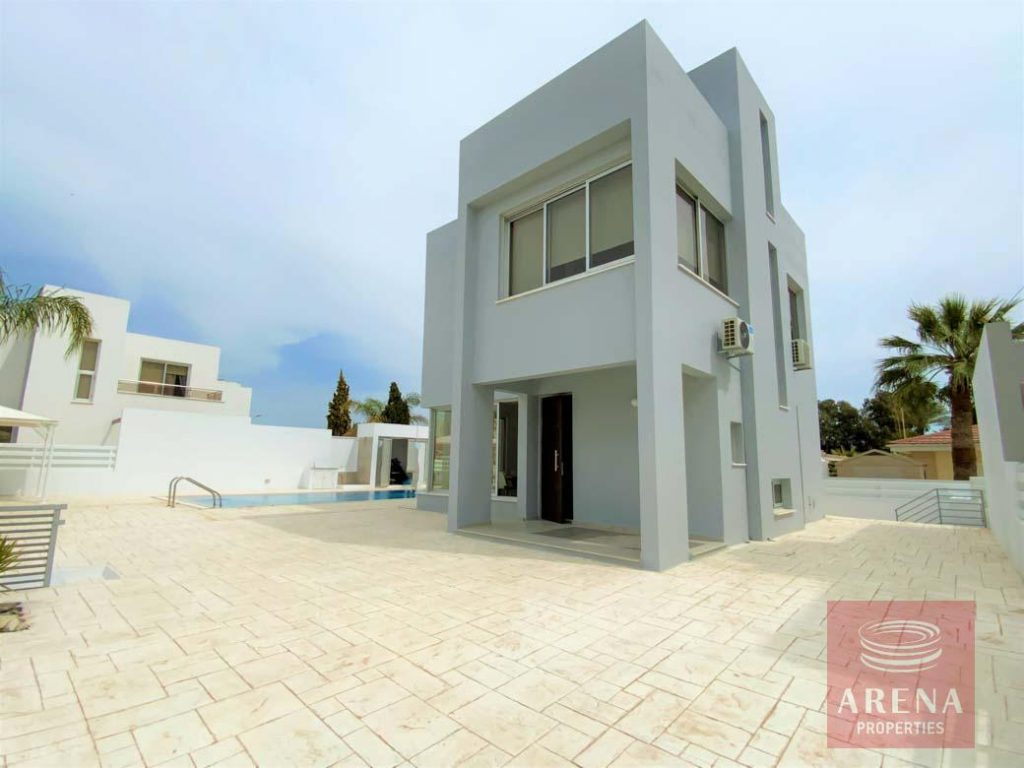 4 Bedroom House for Sale in Pervolia Larnacas