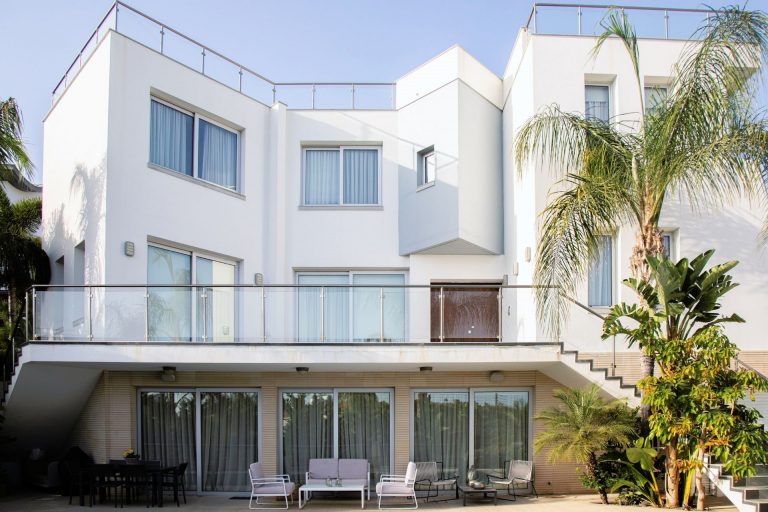 5 Bedroom House for Sale in Agios Tychonas, Limassol District